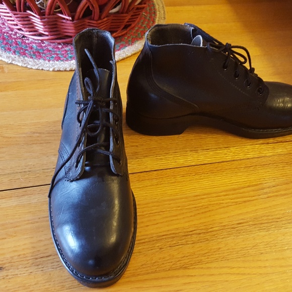 mens narrow chukka boots